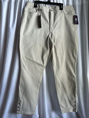 Gloria Vanderbilt Cream Ankle Button-Hem Pants